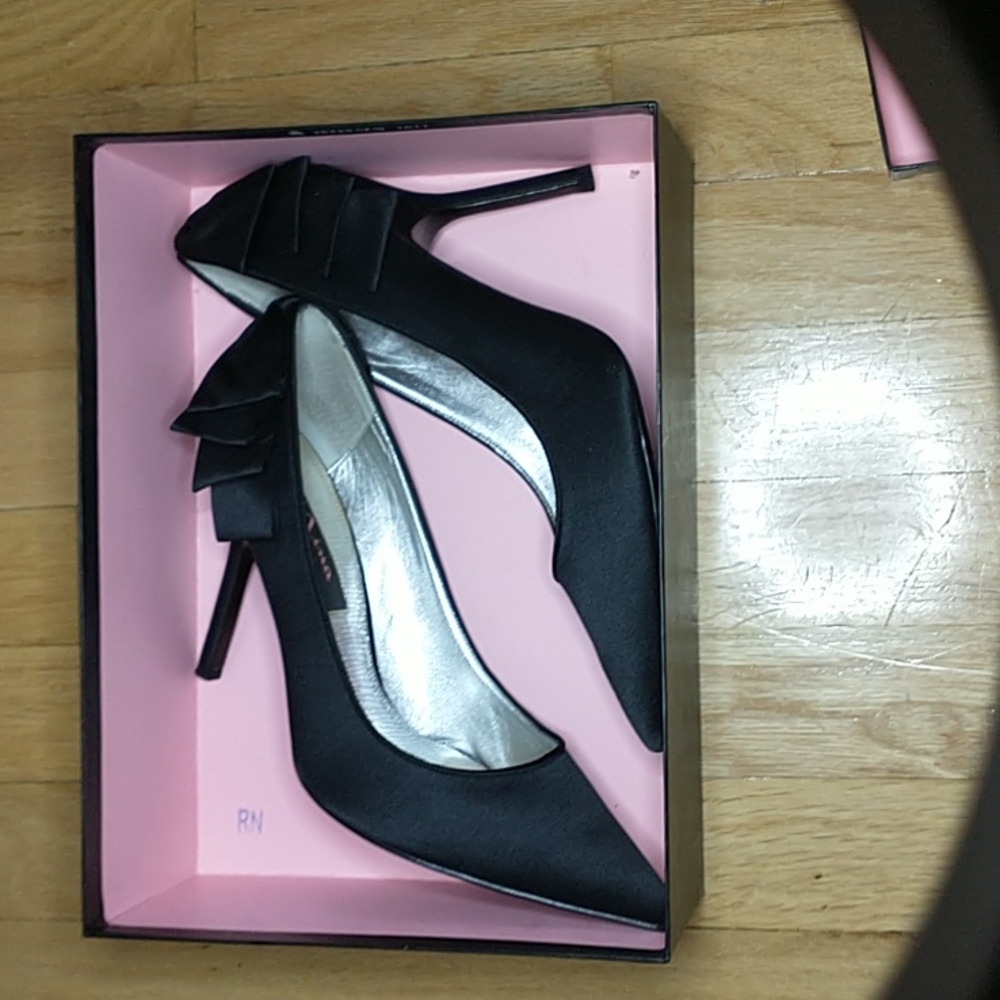 Nina "Quenna" black pumps with bow in the back - Picture 11 of 11